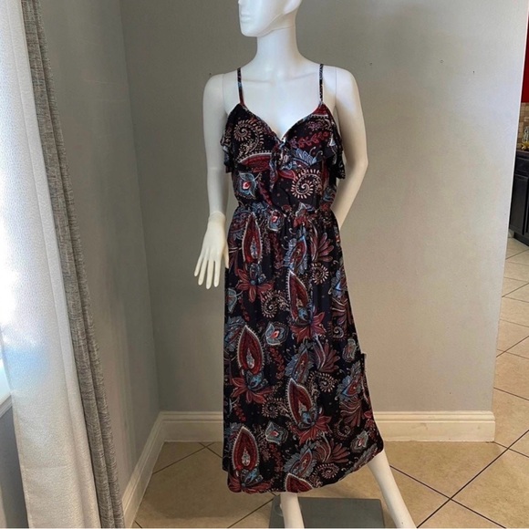 New Women’s Sleeveless Dress size 
Medium is available 
New with tags
Stretchy - Picture 4 of 9